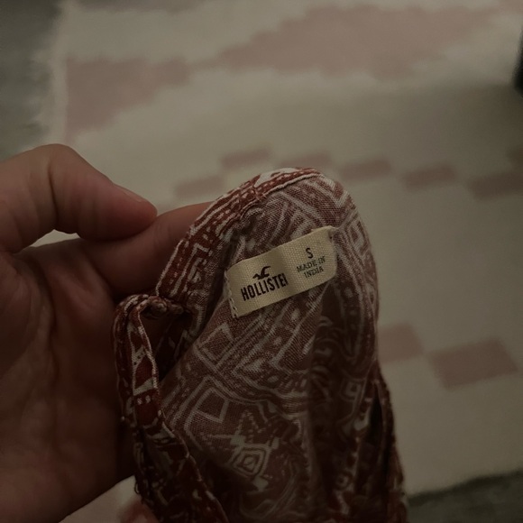 Hollister Red White Aztec Print Pattern Racerback Cut Out Open Flowy Tank Top - Picture 3 of 5